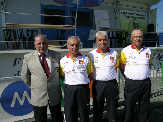 La délégation aveyronnaise Jacques Edouard, André Routaboul, Guy Féral et Francis Viargues La délégation aveyronnaise Jacques Edouard, André Routaboul, Guy Féral et Francis Viargues