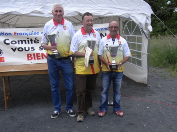 Henri PEREZ,Jacques SERVIERES, Manuel LLAVES (Pétanque Villefranchoise)