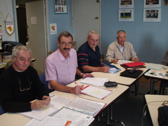 André Routaboul (Secrétaire), Michel Gantou (Président), Jacques Edouard (Vice-Président) et Michel Navier (Trésorier)