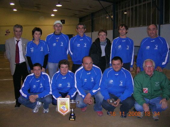 L'équipe de Capdenac  vainqueur de la Coupe de l'Aveyron des Clubs 2008 avec Patrick Lacombe, José Duarte, Georgette et Claude Pinel