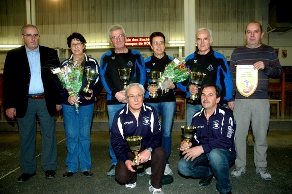 Vainqueurs 2011 Paulette et Gilbert Rey, Michel Bougnol, (Pétanque Primauboise)