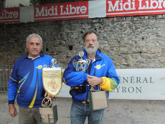 Les vainqueurs: Jacques JUSTO / Jacques SERVIERES ( Pétanque Villefranchoise) Les vainqueurs: Jacques JUSTO / Jacques SERVIERES ( Pétanque Villefranchoise)