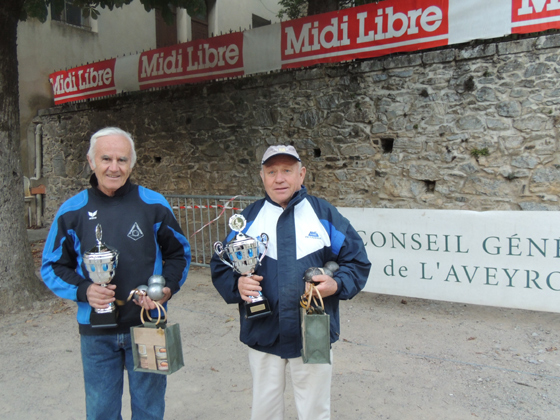 Les finalistes: REY Gilbert / TRINQUART Raymond (Pétanque Primauboise) Les finalistes: REY Gilbert / TRINQUART Raymond (Pétanque Primauboise)