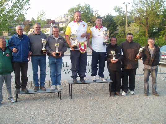 Le podium en seniors masculins Le podium en seniors masculins