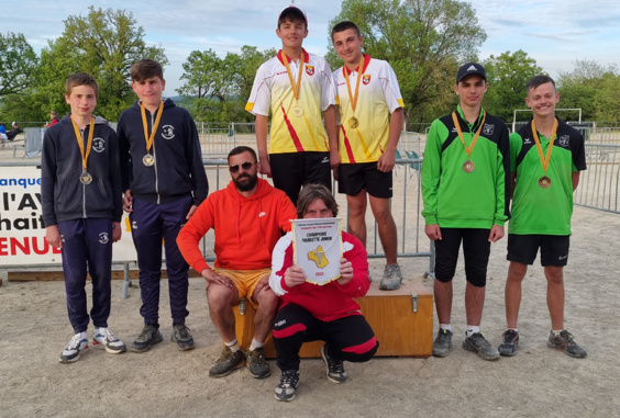 Triplette jeu Provencal et Doublette jeunes Triplette jeu Provencal et Doublette jeunes