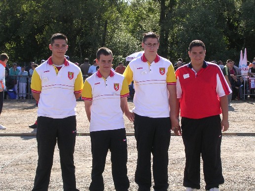 Les juniors Mathieu Bonneviale-Sébastien Cardoso-Joris Contrino (Livinac/Sébazac/La Primaube), ici avec Romain Mazars (Educateur), ont réalisé, pour l'instant, la meilleure performance des compétiteurs aveyronnais aux championnats nationaux Les juniors Mathieu Bonneviale-Sébastien Cardoso-Joris Contrino (Livinac/Sébazac/La Primaube), ici avec Romain Mazars (Educateur), ont réalisé, pour l'instant, la meilleure performance des compétiteurs aveyronnais aux championnats nationaux