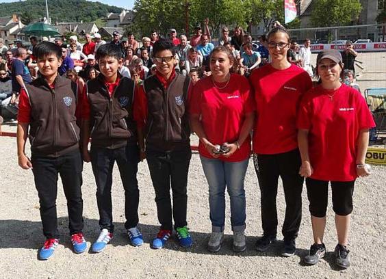 Les thaïlandaises et Aurélie BORIES, Audrey ALBAR et Elodie TERISSE (photo de mamasse) Les thaïlandaises et Aurélie BORIES, Audrey ALBAR et Elodie TERISSE (photo de mamasse)