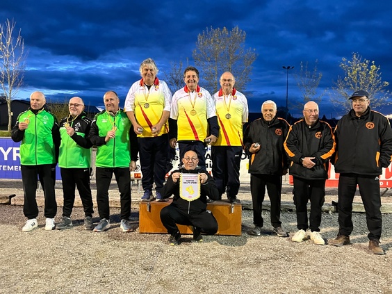A la 2ème place à gauche : Robert Thierry, Malet Dominique et Arnal Francis de la Pétanque Primauboise. Champions les Villefranchois : Guilhem Claude, Nunzio Bruno et Pourcel Dominique. 3ème place pour l'équipe du Gua : Corceiro Antoine, Gres Hervé et Arnal Francis. A la 2ème place à gauche : Robert Thierry, Malet Dominique et Arnal Francis de la Pétanque Primauboise. Champions les Villefranchois : Guilhem Claude, Nunzio Bruno et Pourcel Dominique. 3ème place pour l'équipe du Gua : Corceiro Antoine, Gres Hervé et Arnal Francis.
