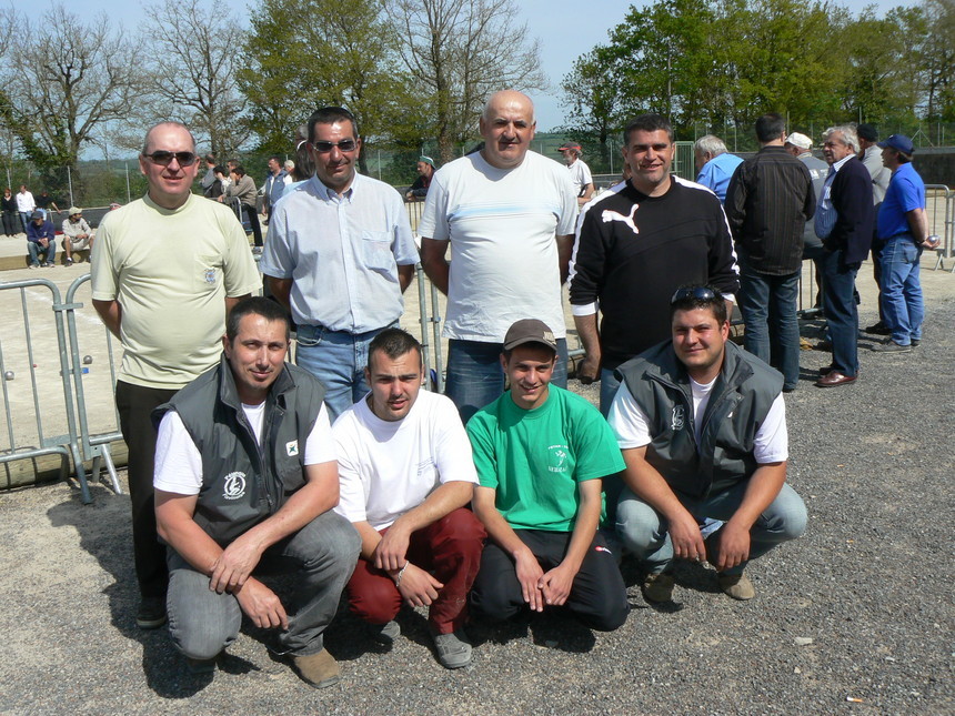 debout : Henri Four (Délègué District Rodez), Philippe Bru et J-Noël Arriéta (Quatre-Saisons), José Amaral (Naucelle), accroupis : Bernard Unal (Président P.Flavin) , Yannick Lauzat (Salmiech), Sébastien Cardoso (Sébazac), et Benjamin Delagne (P.
